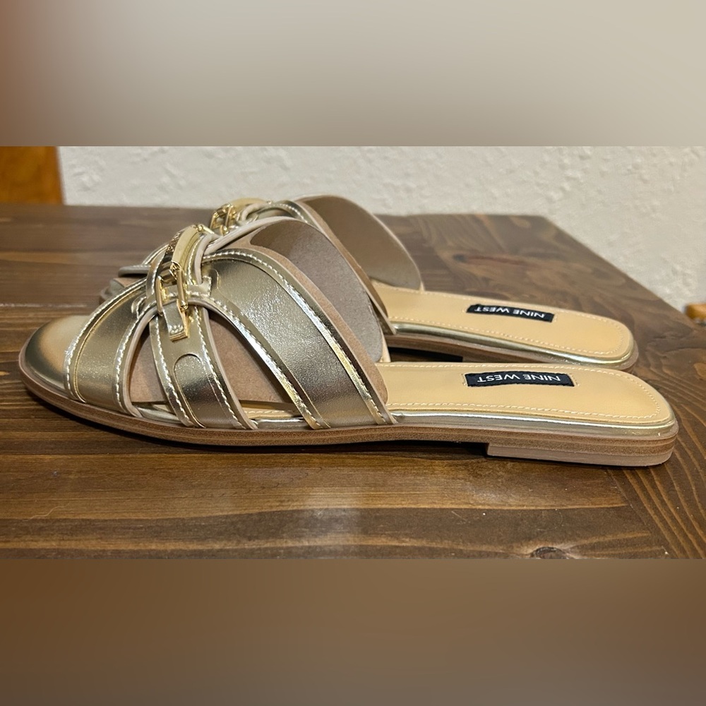 Stunning Gold Nine West Women's Sandals - Perfect for any Occassion - Picture 3 of 4